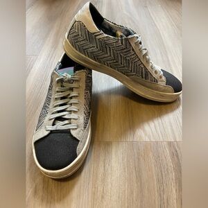 P448 John Chevron Metallic Silver Suede Leather Lace Up Sneaker Women's Size 37